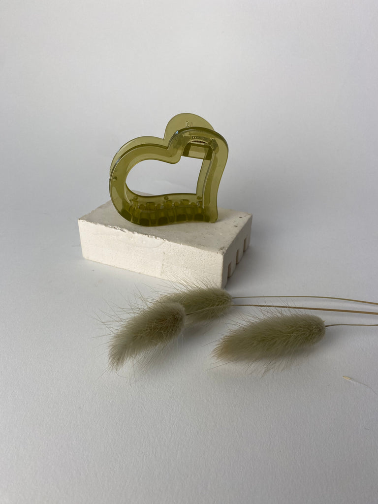 Green transparent heart claw clip