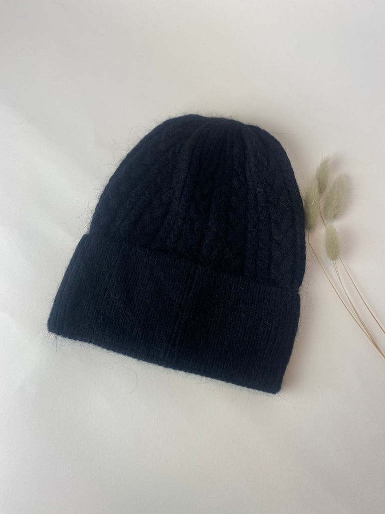 Black knit hat