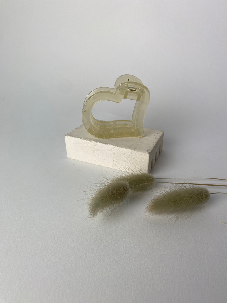 Cream transparent heart claw clip