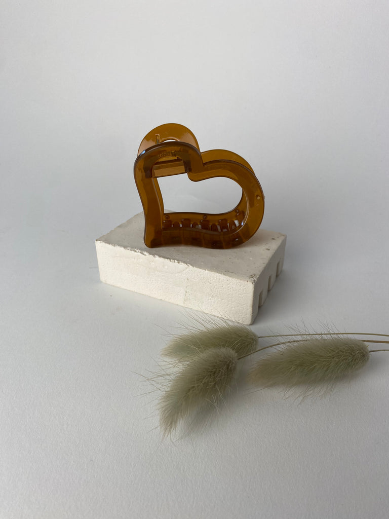 Brown transparent heart claw clip
