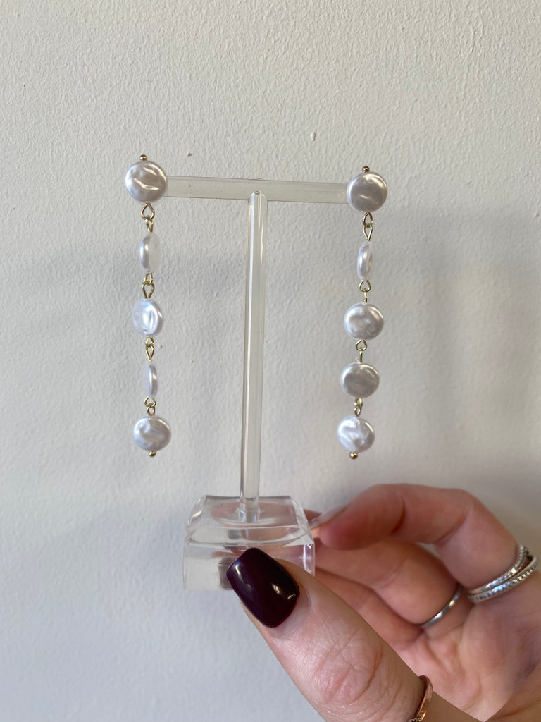 Drop pearl earrings