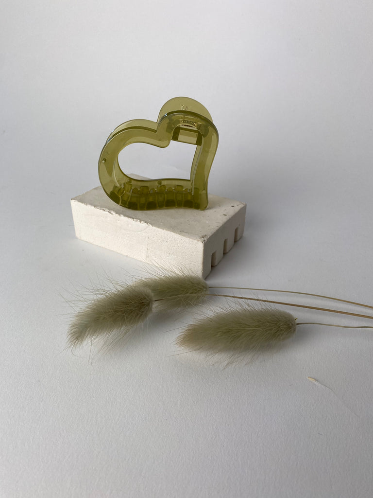 Green transparent heart claw clip