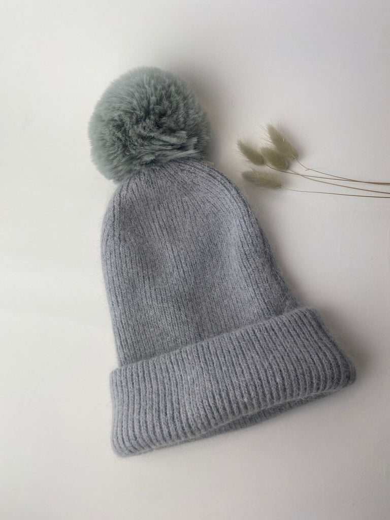 Light grey knit bobble hat